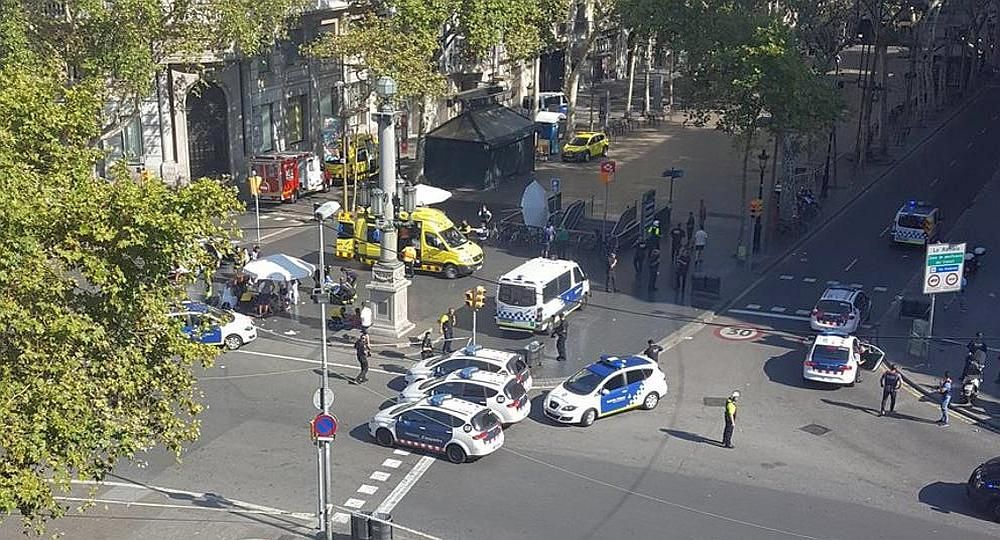 El atropello masivo se produjo en Las Ramblas, una de las calles más emblemáticas y turísticas del centro de la ciudad.