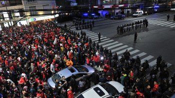 El Monumental tuvo un fuerte efectivo de seguridad y de control de hinchas.