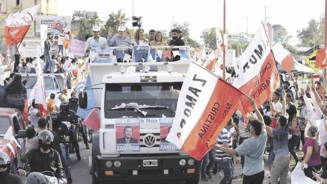 cierre. Zamora puso fin el miércoles a la campaña con la denominada “Caravana del Triunfo” en la capital provincial y La Banda.