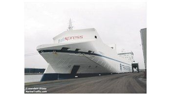 ámbito.com | El carguero polar Timca espera en el puerto de Amsterdam el pago del servicio para iniciar la campaña antártica argentina.