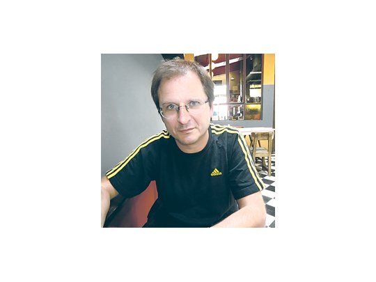Kohan: «La novela amorosa, si no se va a narrar en clave amorosa, que no es el caso, necesita valerse de géneros en principio ajenos, pero que estarían apuntalando la posibilidad de contar una historia de amor.