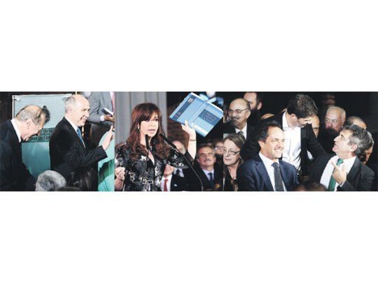 Eugenio Zaffaroni y Ricardo Lorenzetti escucharon el discurso desde la primera fila (desistieron de ubicarse en el escenario).  Cristina de Kirchner exhibió el ejemplar del Código que se entregó a  los asistentes. Los gobernadores Daniel Scioli y Sergio Urribarri en un momento de distensión con Axel Kicillof.