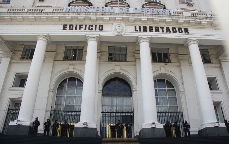 El Edificio Libertador, sede del Ministerio de Defensa. El Edificio Libertador, sede del Ministerio de Defensa.
