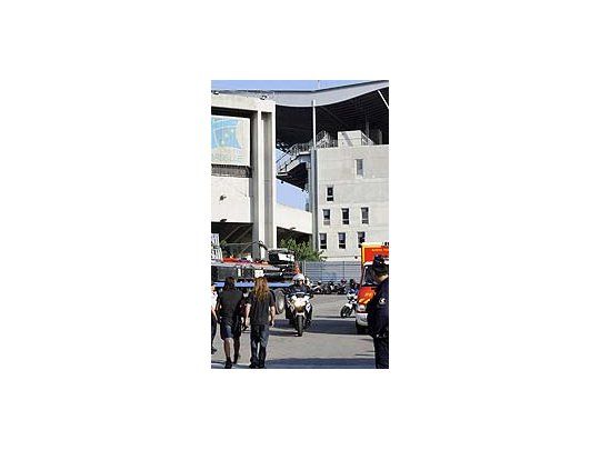 Policías y bomberos en el lugar del accidente