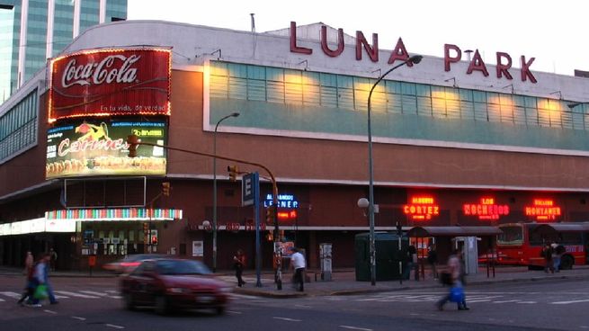 El mítico Luna Park en el bajo porteño.