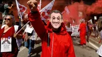Continúan los reclamos contra Emmanuel Macron en toda Francia.