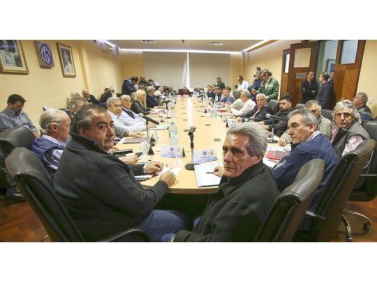 CGT: paridad y suspenso entre continuar con el triunvirato o elegir una nueva conducción