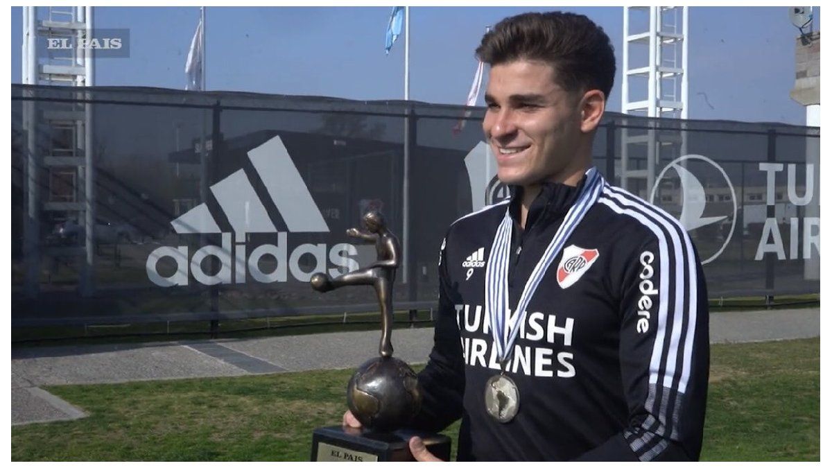 Julián Álvarez received the award for “Best Player in America”