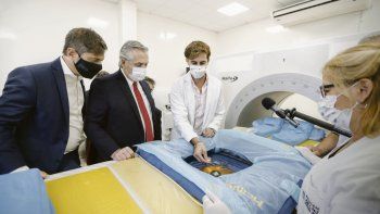 Conurbano. Alberto estuvo acompañado en José C. Paz por Axel Kicillof supervisando procedimientos médicos. El Gobierno a pleno impulsa la politica de la vacuna.&nbsp;
