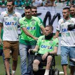 Solo uno de los sobrevivientes de la tragedia ocurrida en Colombia aún juega al fútbol. Solo uno de los sobrevivientes de la tragedia ocurrida en Colombia aún juega al fútbol.