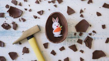 pascuas, el origen pagano: ¿de donde vienen los conejos y la idea de romper los huevos?