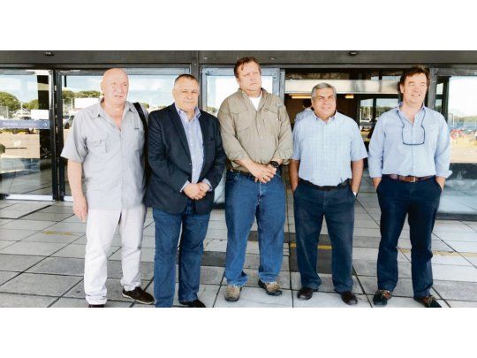 Frente. Los jefes de los cinco principales gremios aeronáuticos anunciaron el paro en Aerolíneas Argentinas en respuesta a las suspensiones.