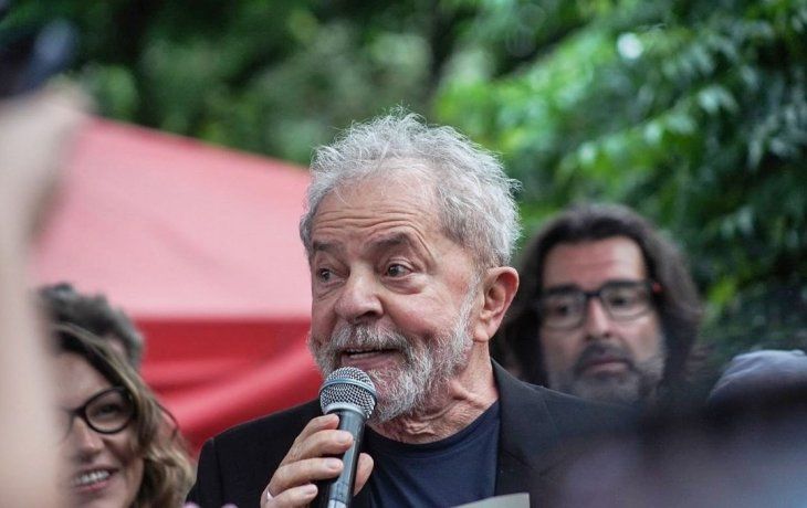 Lula da Silva se dirige a la multitud, tras su liberación.&nbsp;