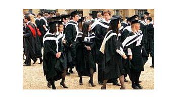 La universidad británica modificó su código de vestimenta para no discriminar a transexuales