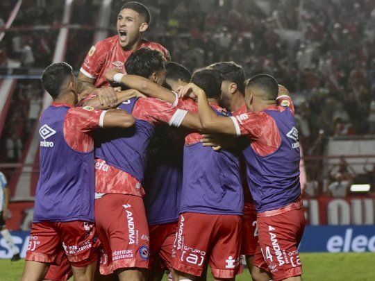 Argentinos venió a Racing y sumó su primera victoria del campeonato.