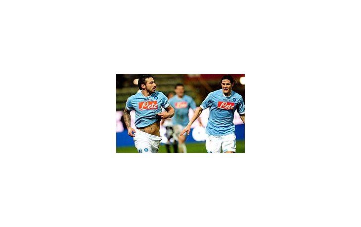 Por partida doble. Ezequiel Lavezzi festeja su regreso al equipo y su gol.