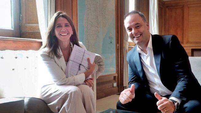 La jefa del bloque de La Libertad Avanza en CABA, Pilar Ramírez, visitó a Manuel Adorni en la jefatura de Gabinete.&nbsp;