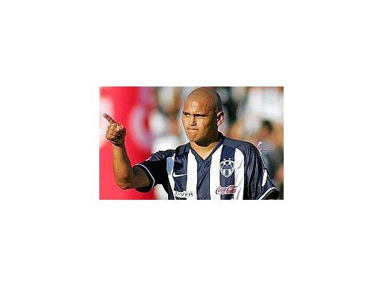 Suazo por ahora se quedará en el Monterrey.