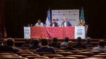 El gobernador Axel Kicillof reunión este jueves a los intedentes en el teatro Metro de La Plata para coordinar acciones contra el coronavirus.
