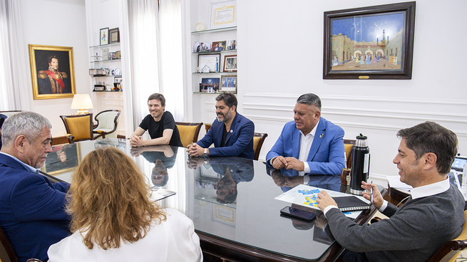 El gobernador Axel Kicillof recibió a Claudio Chiqui Tapia antes de la designación en el CEAMSE.&nbsp;