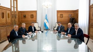 En su debut, Catalán logró foto con apenas tres mandatarios provinciales.
