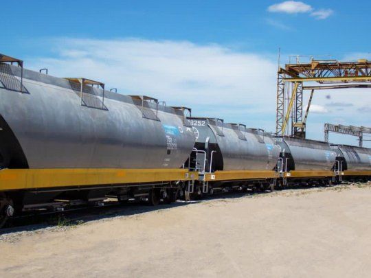 Tren de cargas suma vagones y contenedores 