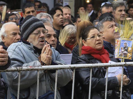 El arzobispo de Buenos Aires, el cardenal&nbsp;Mario Poli, destacó la fe y el deseo de pan, paz, trabajo y unidad de los cientos de fieles que acudieron al Santuario de San Cayetano, en el barrio porteño de Liniers.