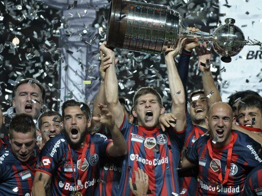 San Lorenzo levantando la Copa Libertadores de América