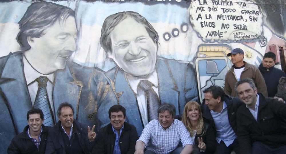 La foto grupal tras el homenaje a Néstor Kirchner