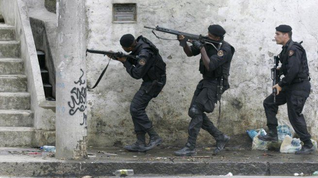 Policía en Brasil. 
