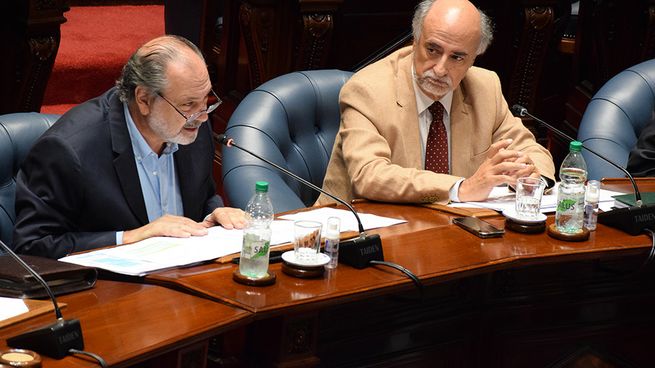 El ministro Pablo Mieres compareció ante el Parlamento y fustigó la propuesta del PIT-CNT para dejar sin efecto la reforma de la seguridad social.