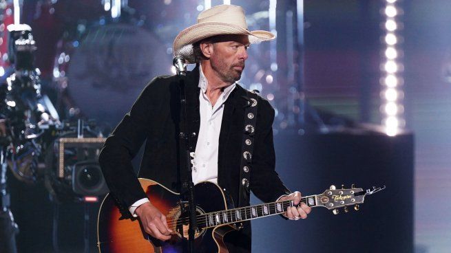 Toby Keith tenia 62 años.