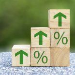 El Banco Central de la República Argentina (BCRA) establece las tasas de interés de los plazos fijos. El Banco Central de la República Argentina (BCRA) establece las tasas de interés de los plazos fijos.