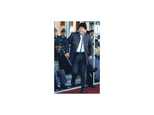 Evo Morales, en una ceremonia militar en La Paz. Perú dio refugio a dos ministros acusados por una matanza ocurrida en 2003, durante el Gobierno de Gonzalo Sánchez de Lozada.