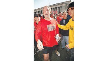 ámbito.com | Unos 15.000 participantes tuvo ayer la carrera que se realizó en Capital Federal, pero elvicepresidente Julio Cobos atrajo todas las miradas.