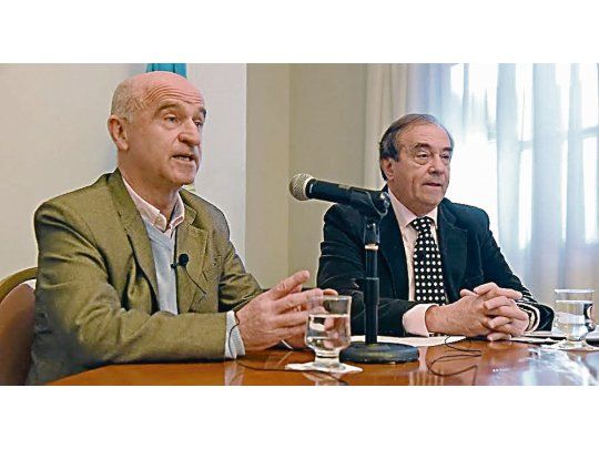 Ruego. El titular de la cartera económica de Chubut, Garzonio, dijo en conferencia de prensa que buscará cambiar el perfil de deuda y alargar los plazos a 48 meses de vencimientos de Letras de agosto, septiembre y octubre.