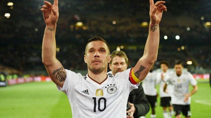 In the national team, he played his last game against England in 2017. In the national team, he played his last game against England in 2017.