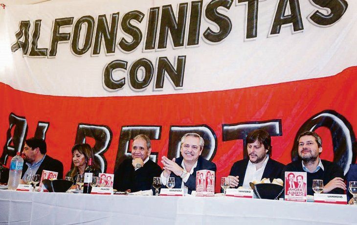 Alberto Fernández compartió un acto junto a Matías Lammens y dirigentes radicales afines al kirchnerismo.