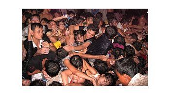 El fatal accidente, que ocurrió ayer durante la tradicional Fiesta del Agua, dejó más de 700 heridos