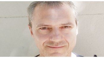 ámbito.com | Censura. El representante español de Corea del Norte puso en su Facebook que el libro estaba hecho con desperdicios de cables de la CIA. “Estamos orgullos de ser críticos hacia ambos lados”.