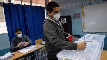 Chile termina de ecidir este domingo los 155 constituyentes que redactarán un nuevo texto constitucional.