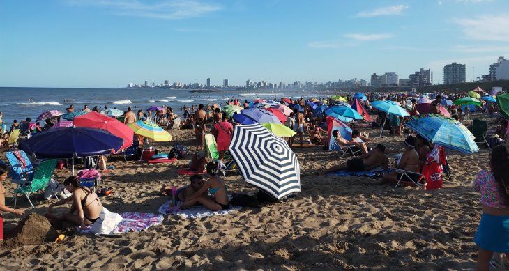 Imagen de las playas que van entre La Perla y Constitución, zonas muy demandadas en Mar del Plata Imagen de las playas que van entre La Perla y Constitución, zonas muy demandadas en Mar del Plata
