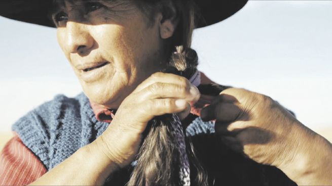mujer perseverante. Un pueblo que es una caja de sorpresas.