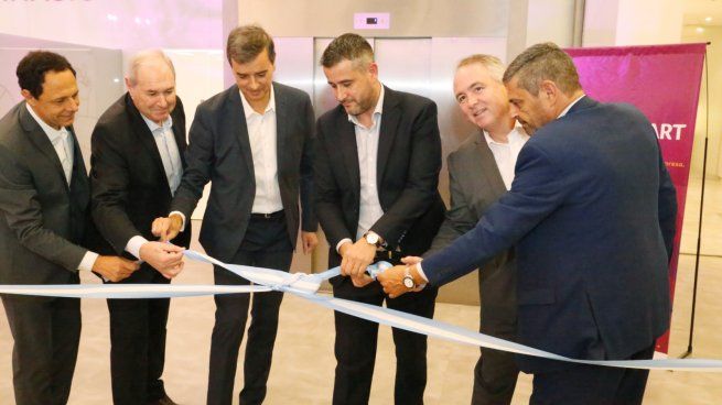 De izquierda a derecha: Consejeros Zonales, Miguel Zazú y Jorge Meroni; Presidente de Prevención ART, Carlos Casto; Gerente General de Prevención ART, Mauricio Miretti; Director de Negocios y Marketing del Grupo Sancor Seguros, Eduardo Estrada; Gerente de la Unidad de Negocios Córdoba del Grupo Sancor Seguros, Juan Pagliano.
