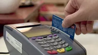 Las compras con tarjeta de artículos de primera necesidad son un síntoma de la problemática. Las compras con tarjeta de artículos de primera necesidad son un síntoma de la problemática.
