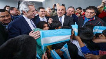 Alberto Fernández junto al gobernador de Tucumán Juan Manzur.