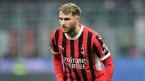 Santiago Giménez está pasando por un mal presente futbolìstico. Llegó como figura a Milan y tras un buen comienzo perdió su puesto y ahora es duramente criticado.