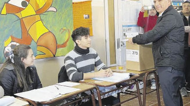 escenario. Claudio Poggi, exgobernador, y Jorge Fernández, protagonistas de un duelo que esta vez excluyó a los hermanos Alberto (actual gobernador) y Adolfo Rodríguez Saá (actual senador nacional).