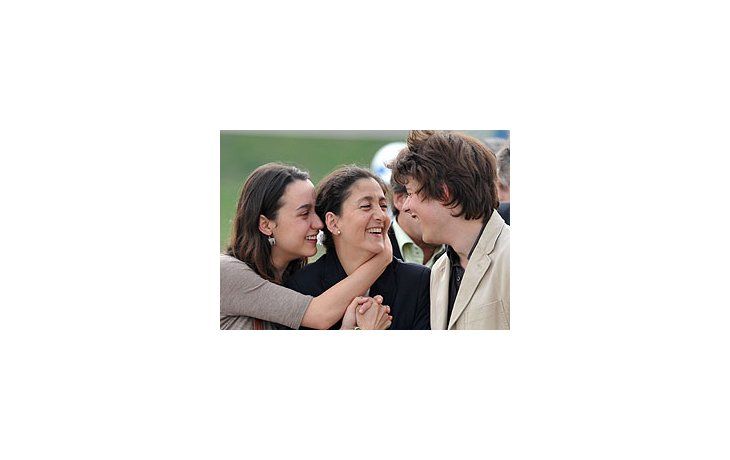 Emotivo reencuentro de Ingrid Betancourt con sus hijos después de 7 años