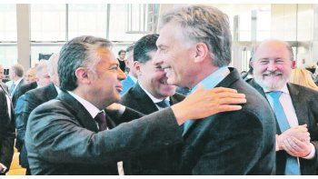 Gestos. El Presidente recibió el aval de propios como el mendocino Alfredo Cornejo, pero también cosechó el aplauso (condicionado) del peronista de La Pampa, Carlos Verna, un gobernador crítico.